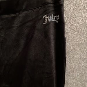 Juicy contour, black velvet pants was juicy and bling on the front XX large no